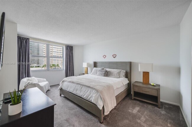 Building Photo - 1950 S Ocean Dr