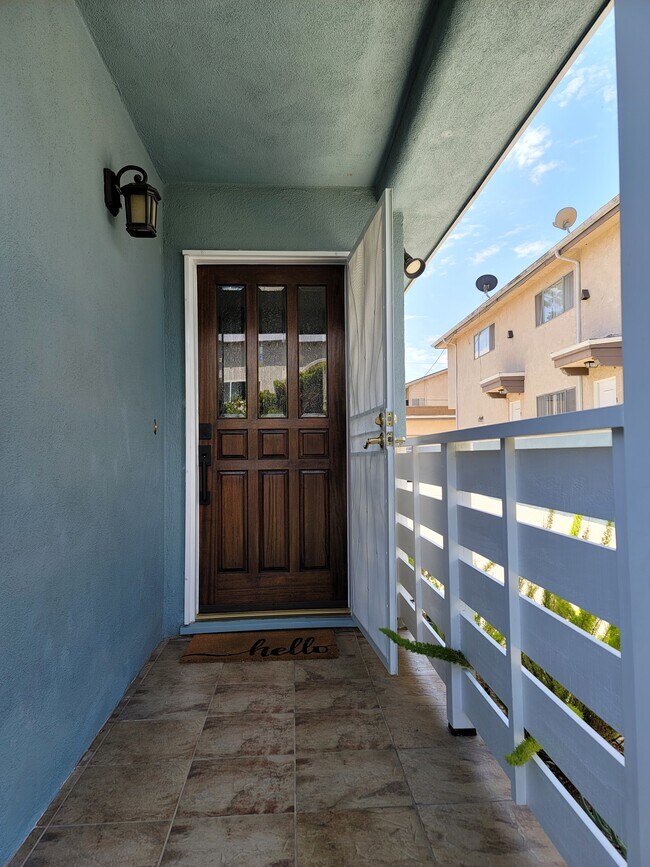 ENTRANCE - 2604 Graham Ave