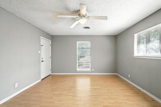 Building Photo - 3347 S 27th St