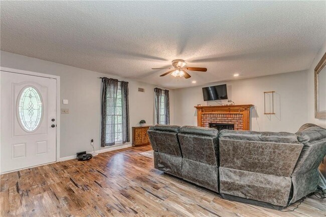 Building Photo - 58 Regent Ct