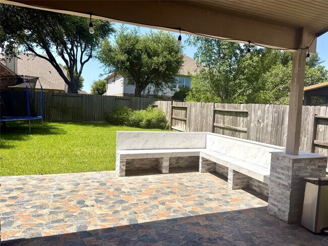Building Photo - 6839 Emerson Ln