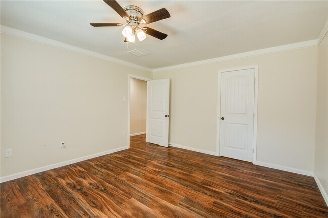 Building Photo - 25203 Lakeview Rd