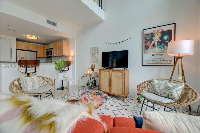 Building Photo - 300 S Biscayne Blvd