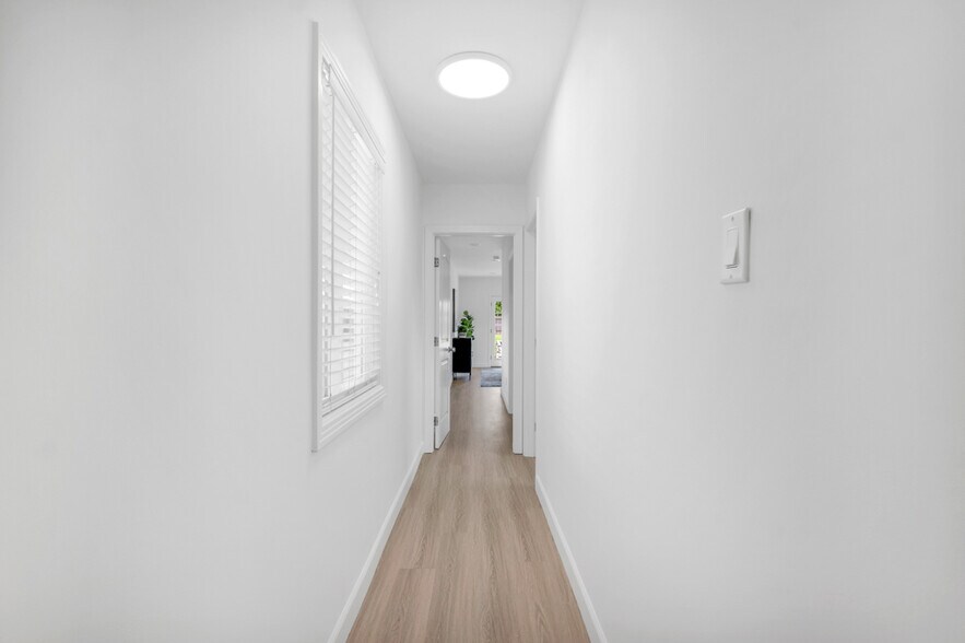 Building Photo - 17733 Los Alimos St