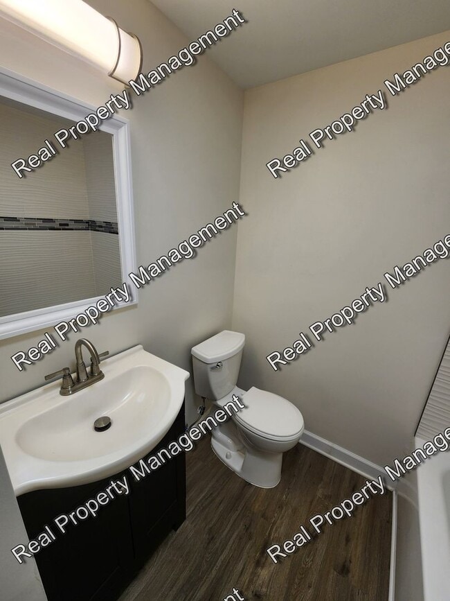 Building Photo - Updated Three Bedroom Ranch