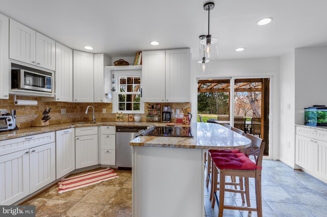 Building Photo - 1700 Chester Mill Rd