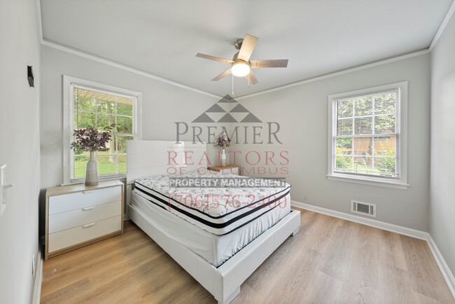 Building Photo - 4115 Lyn Dr