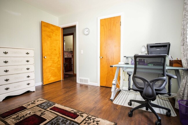 Building Photo - Beautifully updated two bedroom home in We...