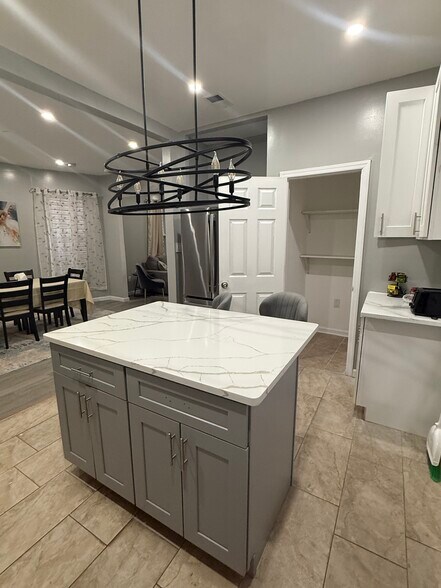 Building Photo - 72 Seymour Ave