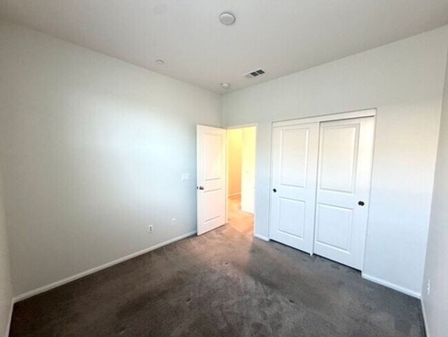 Building Photo - Luxury Townhome for Lease in Rancho Cucamonga