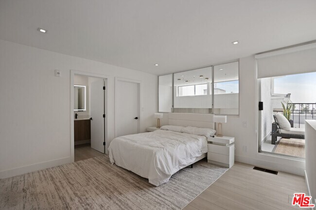 Building Photo - 10630 Wilkins Ave