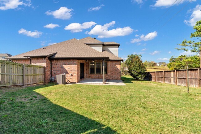 Building Photo - Very well maintained 4 Bed 3 Bath home in Great Location!