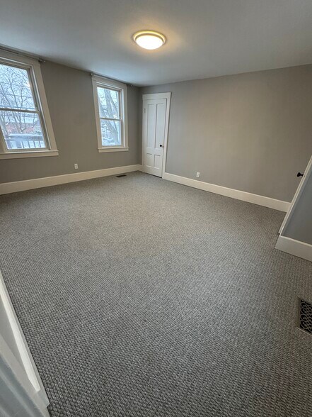 Building Photo - 14 Rochester St