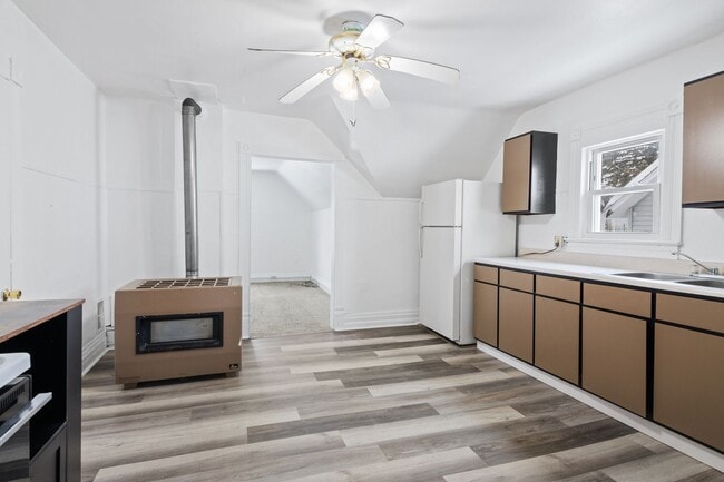 Building Photo - Selling - River Street