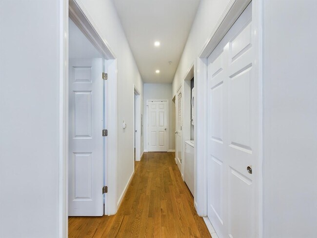 Building Photo - 137 Monticello Ave
