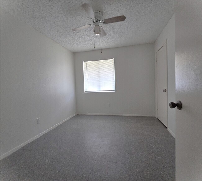 Building Photo - 9914 Gloyna St