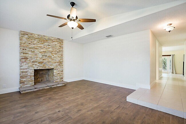 Building Photo - 11337 Little Bear Way