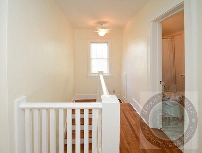 Building Photo - Discover 3-bedroom, 2.5-bath home in Omaha, NE