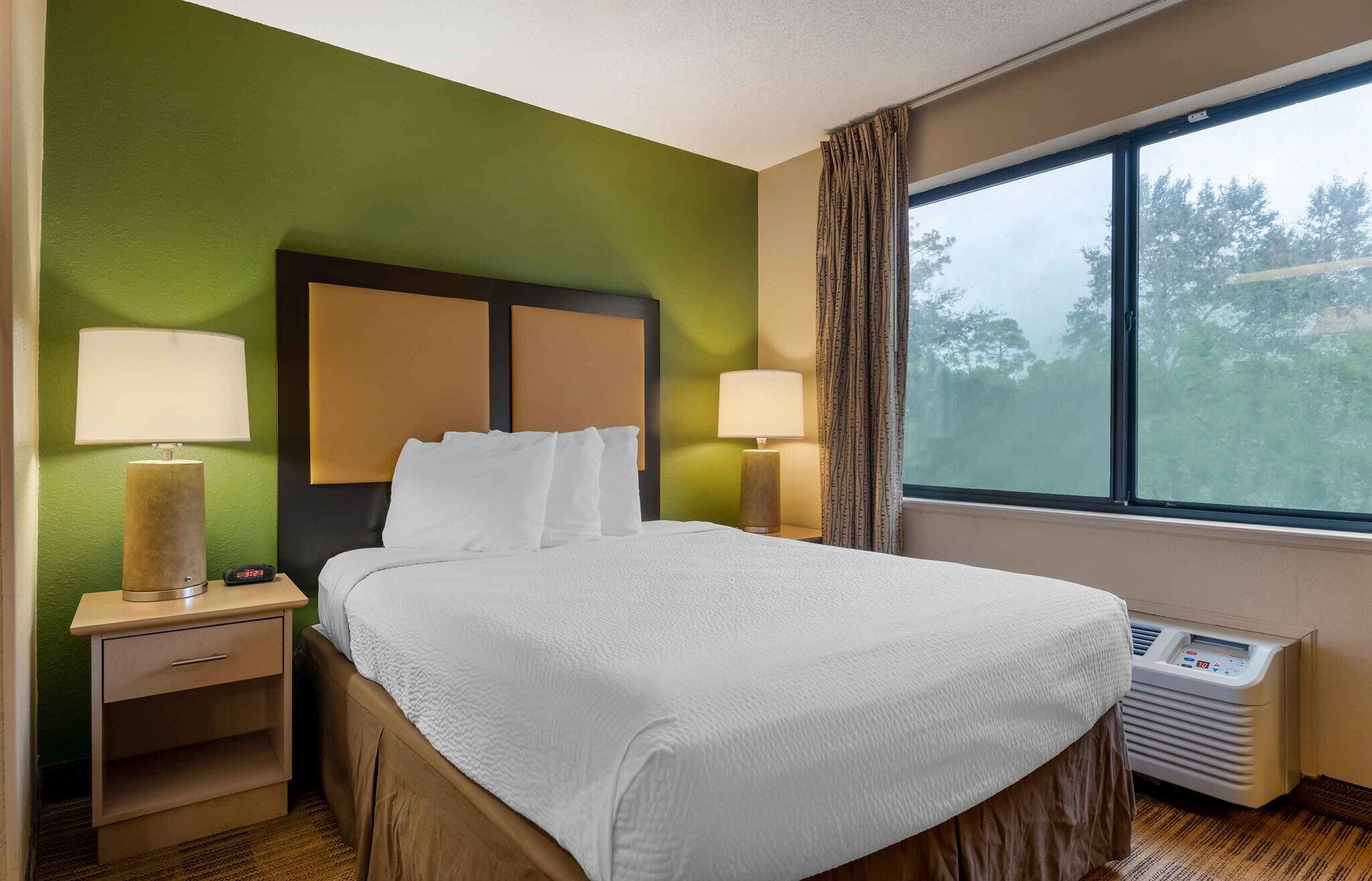 Building Photo - Furnished Studio-Daytona Beach - Internati...
