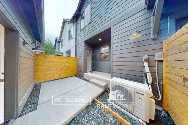 Building Photo - Brand New! Modern Home in Trestlewood – Wh...