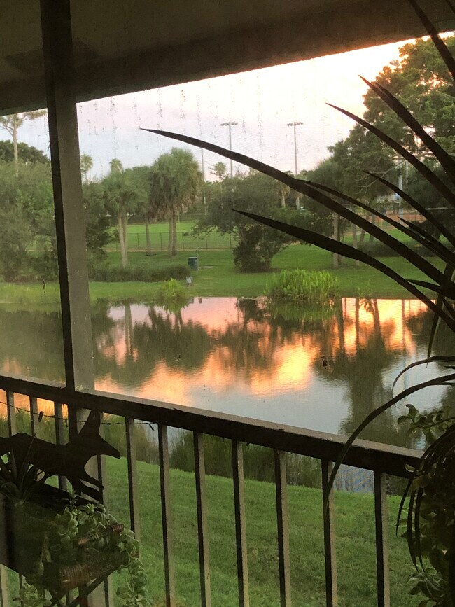 Building Photo - 7 Lexington Ln E