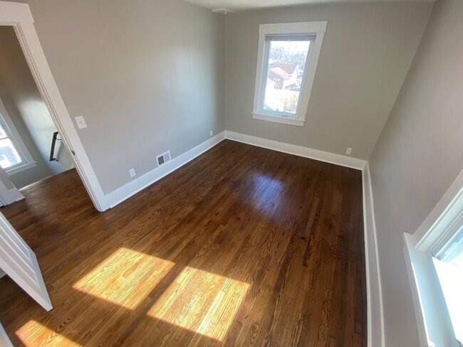 Building Photo - Newly Renovated 3 Bed 2 Bath Home