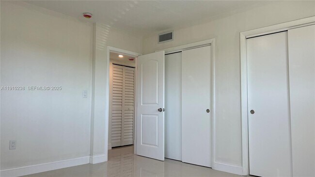 Building Photo - 465 NE 139th St