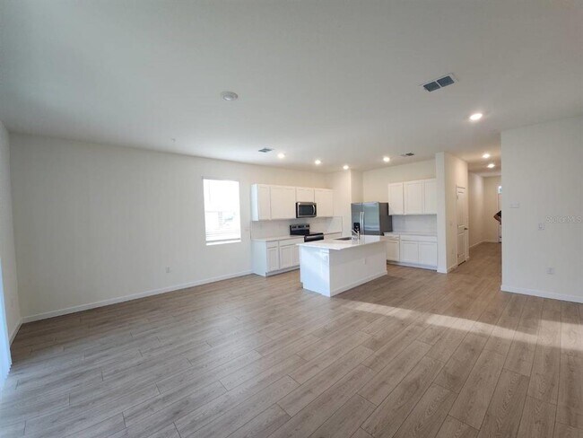 Building Photo - 3371 Chroma St