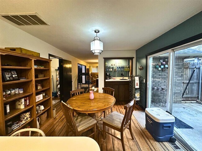 Building Photo - 6913 N Spinnaker Ln