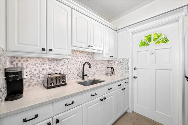 Building Photo - 3015 Seville St