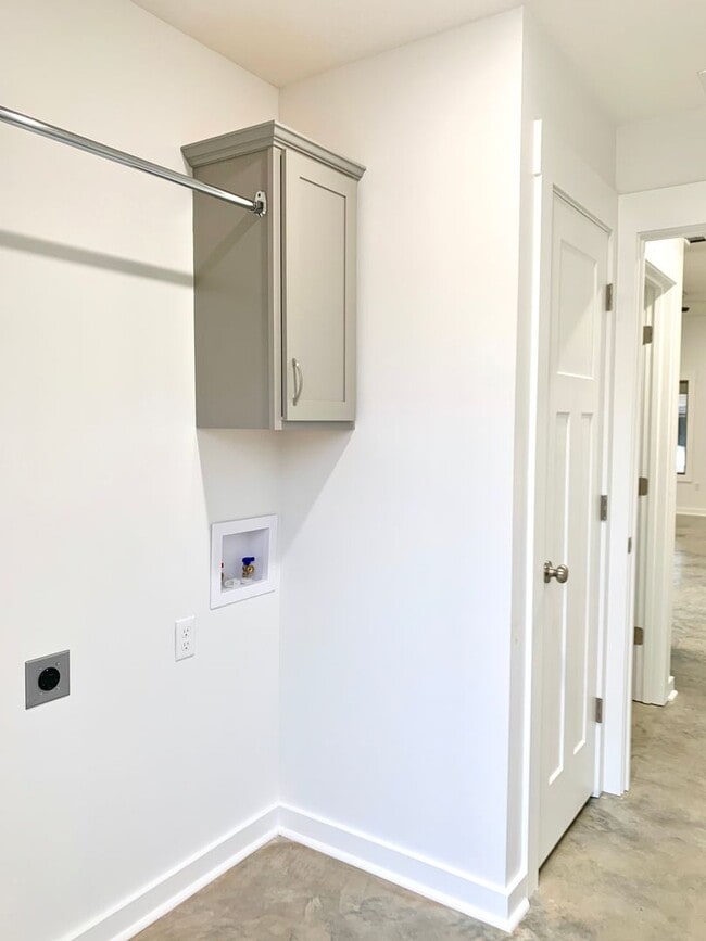 Building Photo - 260 Wolf Den Dr