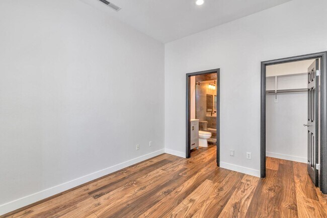Building Photo - 7531 Edinburgh Way