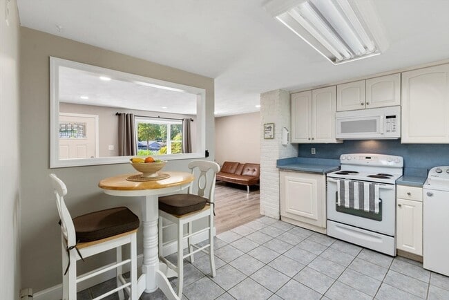 Building Photo - 18 Brookfield Dr