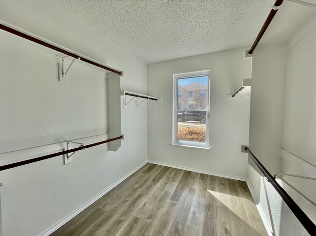 Huge walk-in closet with window - 2852 Clear Creek Dr