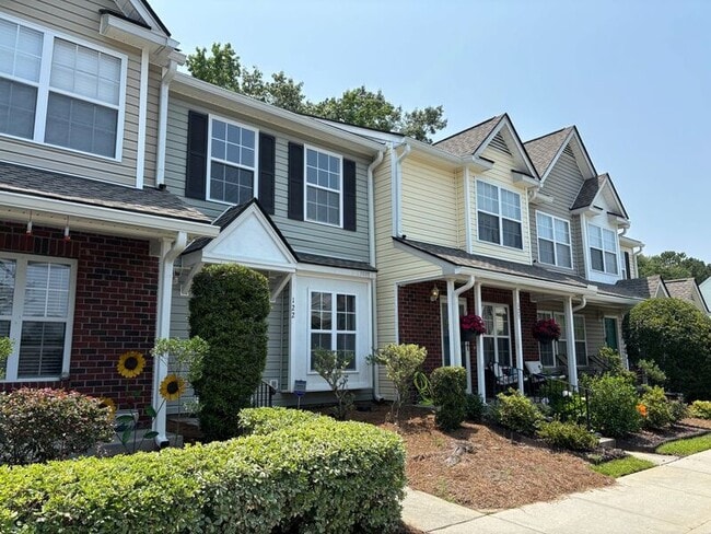 Primary Photo - 122 Hornby Cir