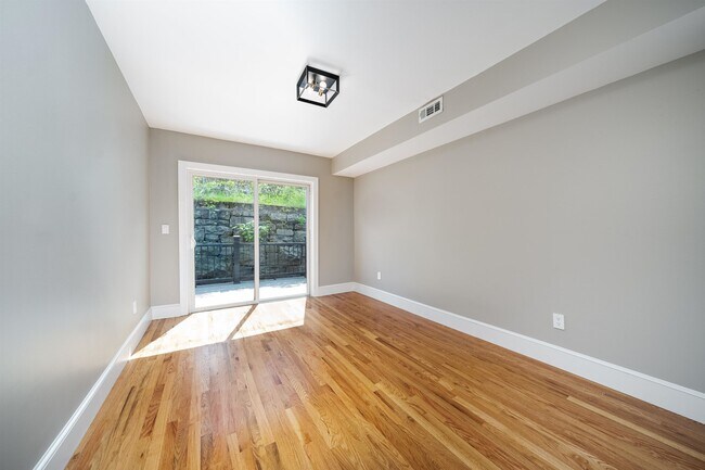 Building Photo - 381 1st St