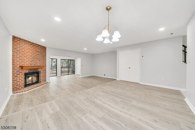 Building Photo - 7 Kirby Ln