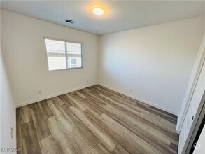 Building Photo - 758 Spirit Lake St