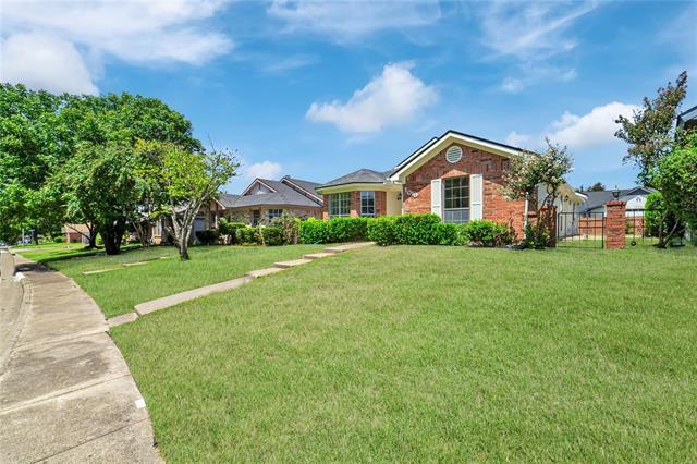 Building Photo - 1019 Sanders Dr