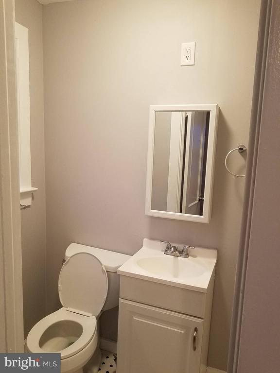 Primary Photo - 7 E Main St