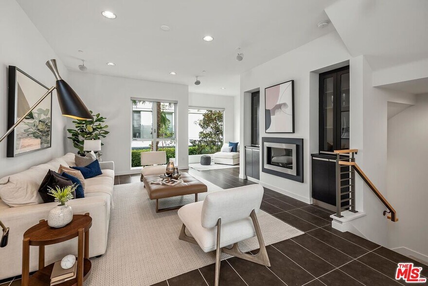 Primary Photo - 310 Washington Blvd