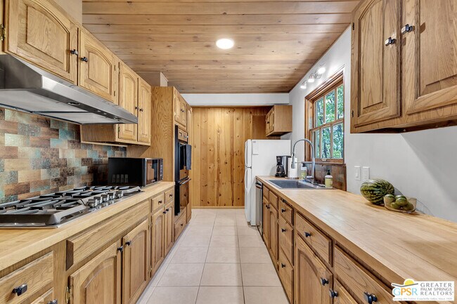 Building Photo - 25465 Seneca Dr