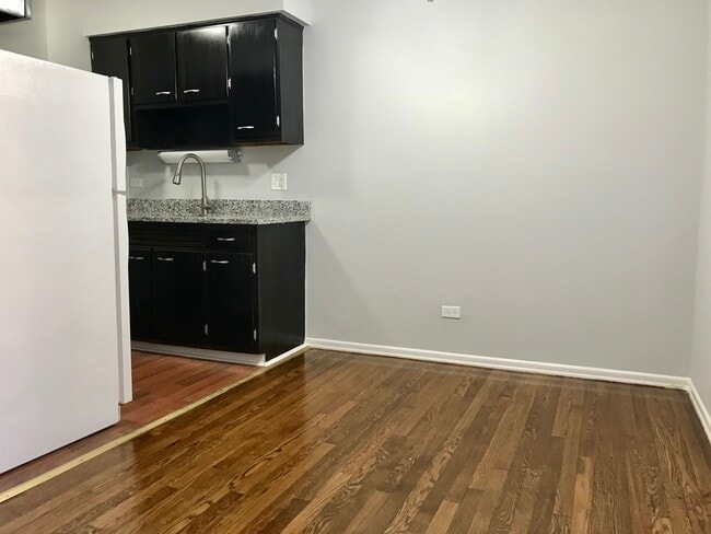 Building Photo - 6021 N Winthrop Ave