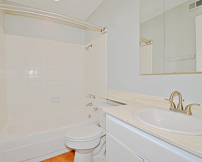 Building Photo - 2230 N Indian Canyon Dr