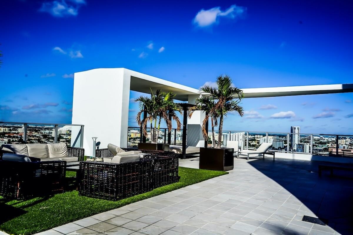 Building Photo - 1010 SW 2nd Ave