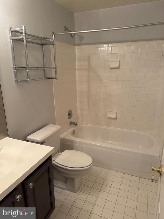 Building Photo - 539 Tschiffely Square Rd