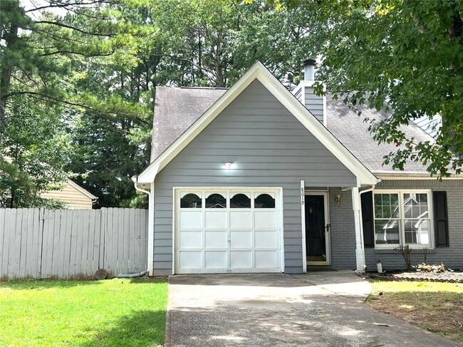 Primary Photo - 8019 Woodlake Dr