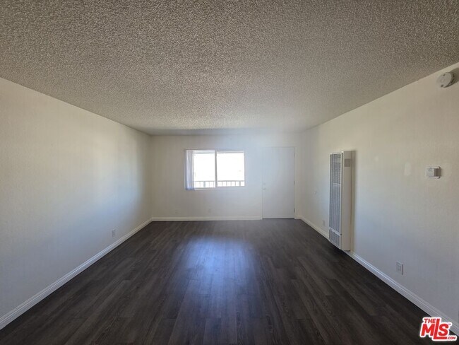 Building Photo - 11716 Oxford Ave