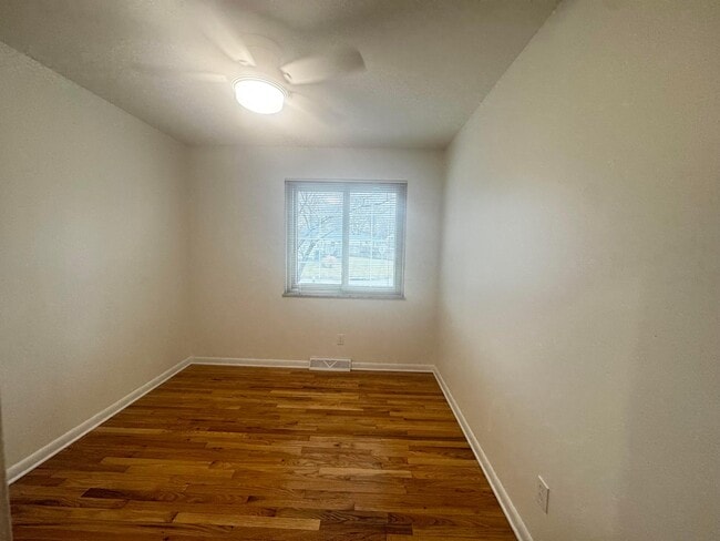 Building Photo - 3640 Tillbury Ave