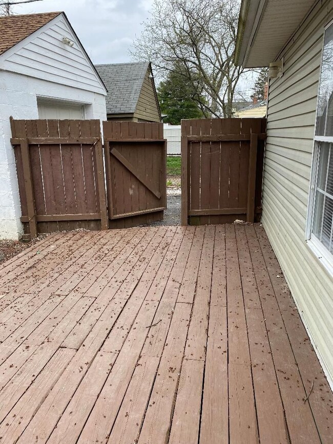 Building Photo - 3 Bedroom, 1 Bathroom SINGLE FAMILY HOME f...
